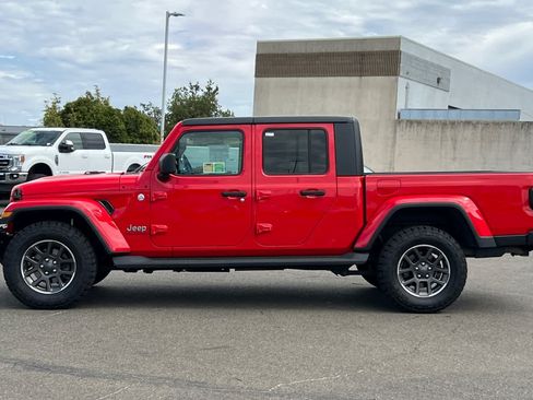 Used 2020 Jeep Gladiator Overland AWD/4WD image 9