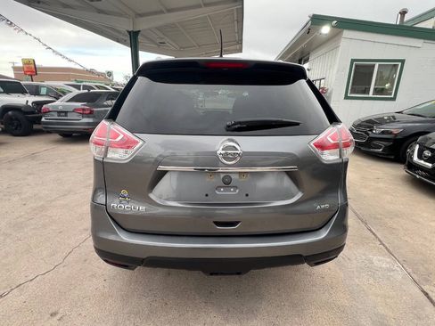 Used 2016 Nissan Rogue S w/ Appearance Package AWD/4WD image 4