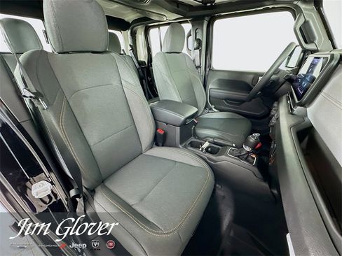 New 2025 Jeep Gladiator Sport image 20