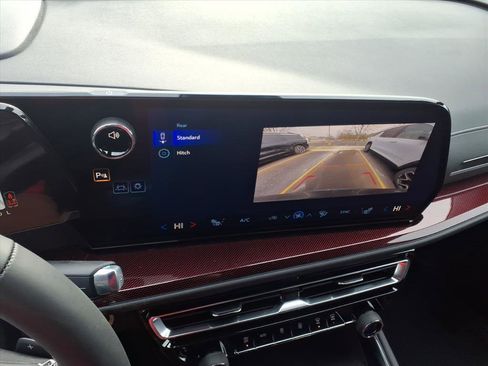 New 2026 Chevrolet Traverse Z71 w/ LPO, Floor Liner Package image 10