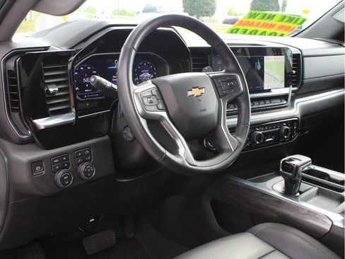Used 2022 Chevrolet Silverado 1500 LTZ w/ LTZ Premium Package AWD/4WD image 12