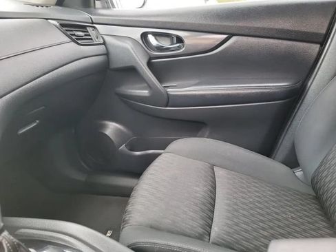 Used 2017 Nissan Rogue SV AWD/4WD image 20