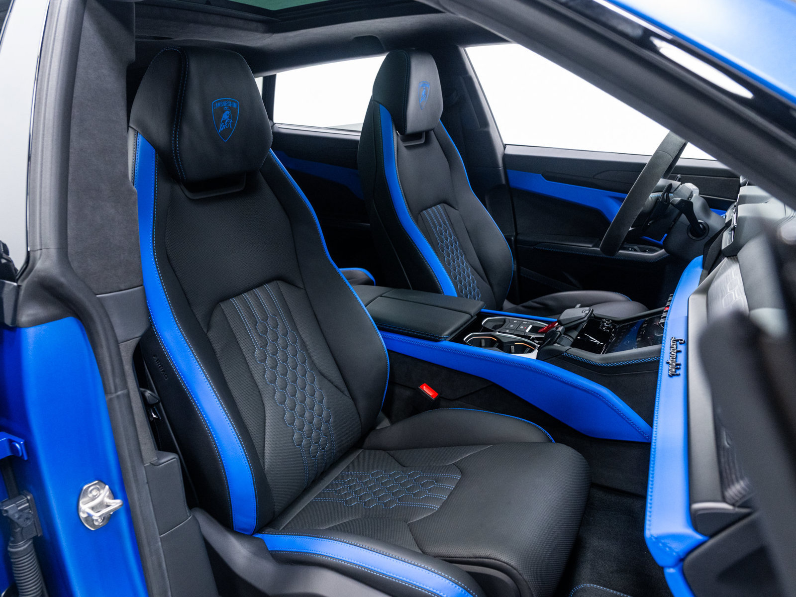 Used 2025 Lamborghini Urus SE AWD/4WD image 62