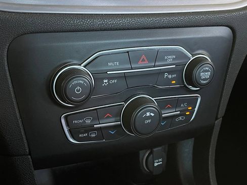Used 2023 Dodge Charger SXT RWD image 19