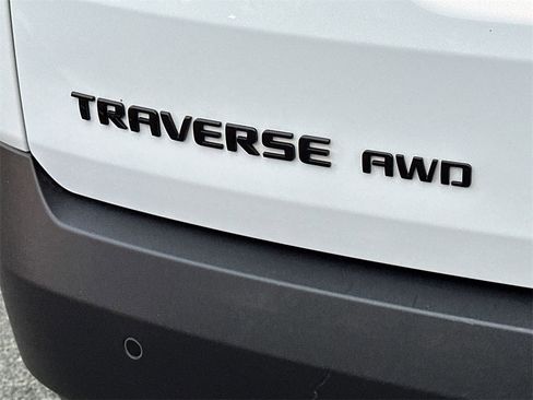 Used 2022 Chevrolet Traverse LT w/ Midnight/Sport Edition image 7