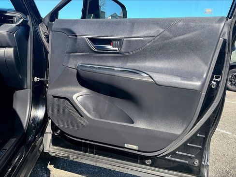 Used 2021 Toyota Venza XLE w/ Softex Package image 22