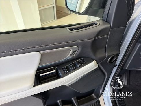 Certified 2025 Ford Expedition Platinum AWD/4WD image 15