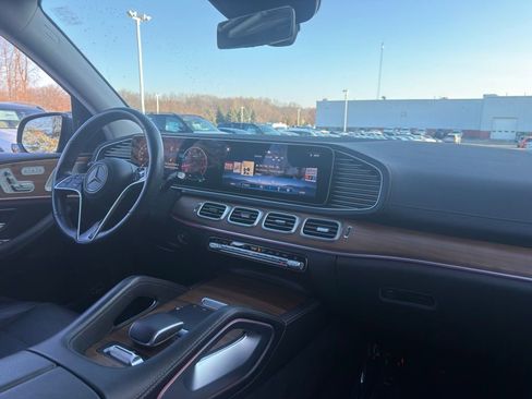 Used 2024 Mercedes-Benz GLS 450 4MATIC image 11