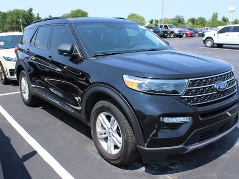 Used 2024 Ford Explorer XLT w/ Equipment Group 202A AWD/4WD image 3