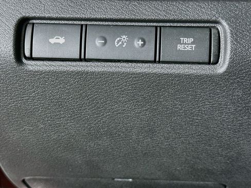 Used 2025 Nissan Altima 2.5 SV FWD image 17