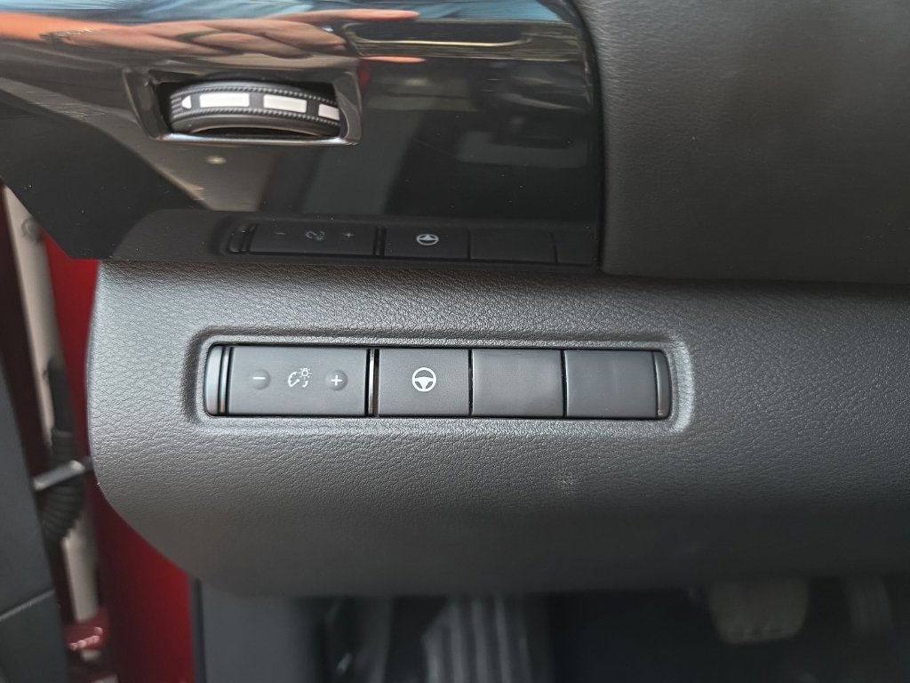 Used 2024 Nissan Pathfinder SV AWD/4WD image 34