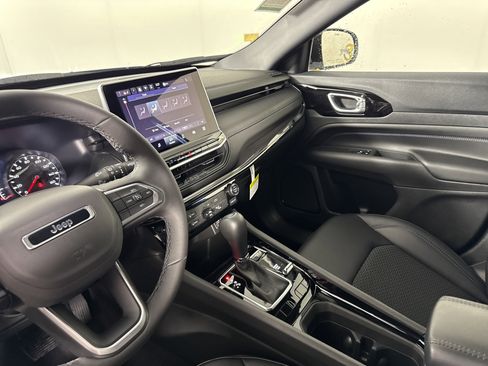 New 2026 Jeep Compass Latitude image 24