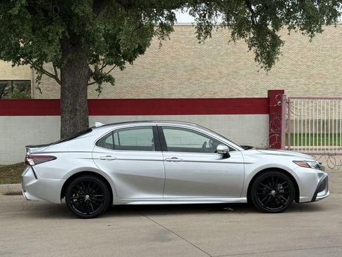 Used 2023 Toyota Camry XSE image 3