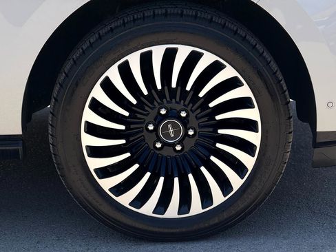 Used 2021 Lincoln Navigator Reserve image 8