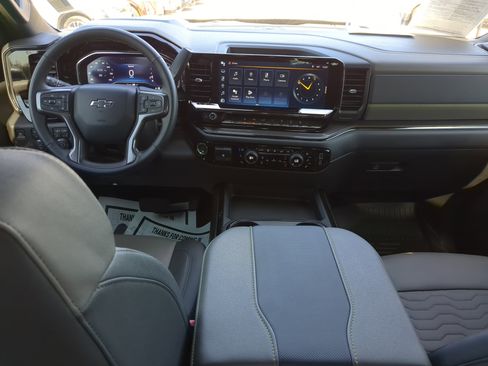 Used 2025 Chevrolet Silverado 2500 ZR2 w/ Technology Package image 13