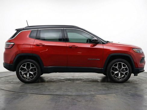 Used 2025 Jeep Compass Limited image 11
