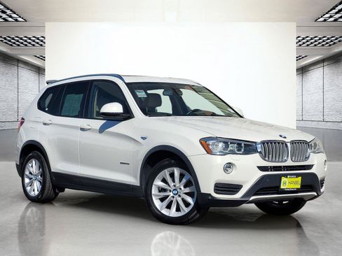 Used 2017 BMW X3 sDrive28i RWD image 2