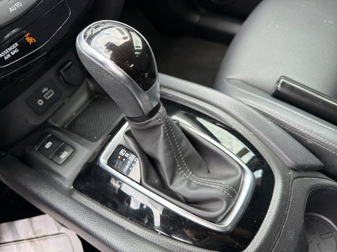 Used 2022 Nissan Rogue Sport SL AWD/4WD image 44