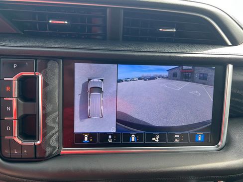 Used 2021 GMC Yukon XL Denali image 12