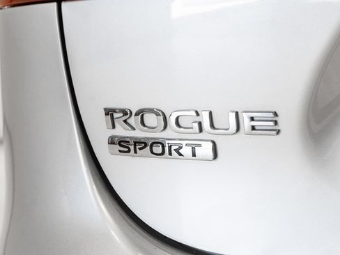 Used 2022 Nissan Rogue Sport SV AWD/4WD image 28
