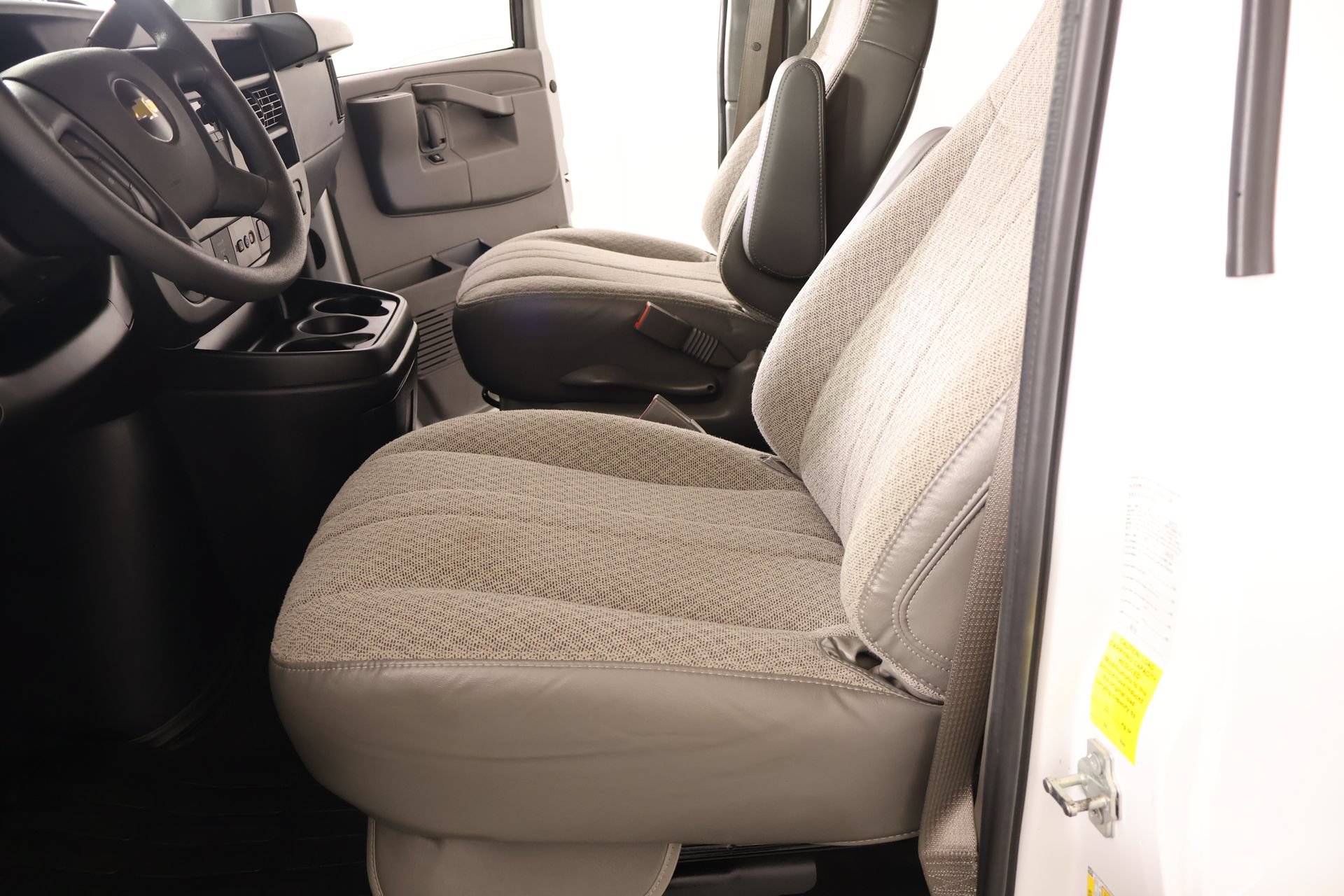 Used 2025 Chevrolet Express 3500 LT w/ LT Preferred Equipment Group RWD image 9