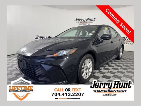 Used 2025 Toyota Camry LE FWD image 1