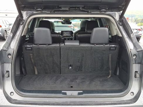Used 2022 Toyota Highlander XLE FWD image 26