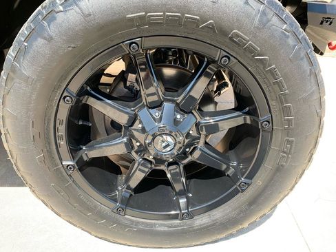 Used 2019 Jeep Wrangler Unlimited Sahara AWD/4WD image 11