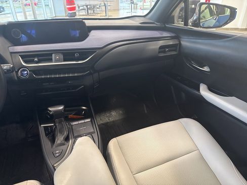 Used 2022 Lexus UX 250h w/ Luxury Package image 18