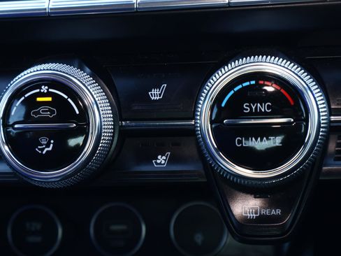 Used 2022 Genesis G70 3.3T image 28