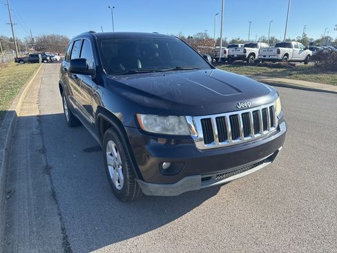 Used 2011 Jeep Grand Cherokee Laredo image 3