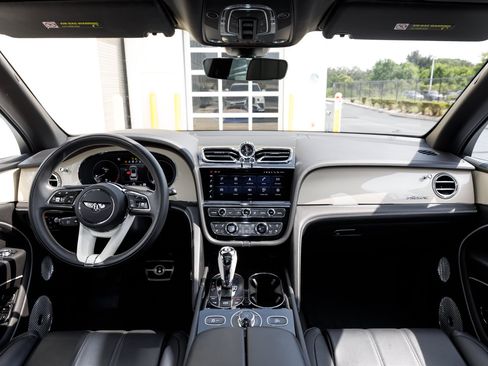Certified 2023 Bentley Bentayga Extended Wheelbase AWD/4WD image 4