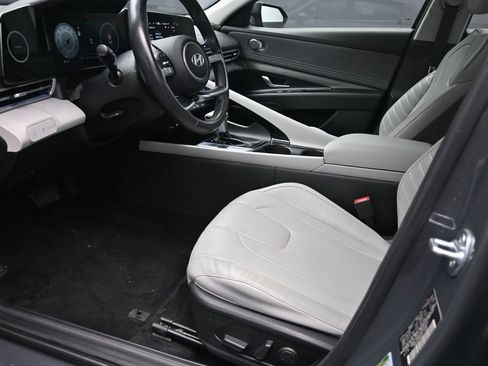 Used 2024 Hyundai Elantra Limited image 17