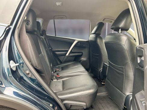 Used 2018 Toyota RAV4 LE AWD/4WD image 17