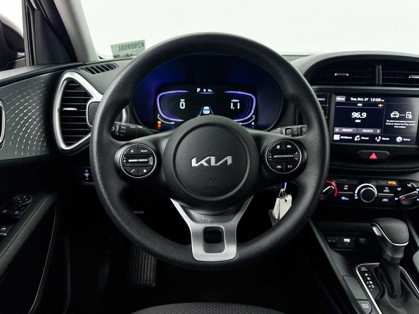 Used 2025 Kia Soul LX FWD image 3