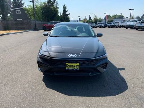 Used 2024 Hyundai Elantra SEL w/ Convenience Package FWD image 8