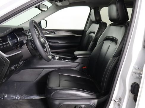 Used 2023 Jeep Grand Cherokee L Limited AWD/4WD image 14