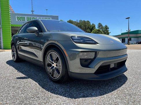 Used 2025 Porsche Macan 4 Electric AWD/4WD image 9