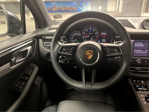 Used 2023 Porsche Macan AWD/4WD image 31