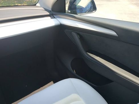 Used 2023 Tesla Model Y Long Range AWD/4WD image 21