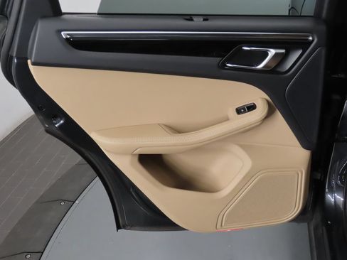 Certified 2024 Porsche Macan AWD/4WD image 44
