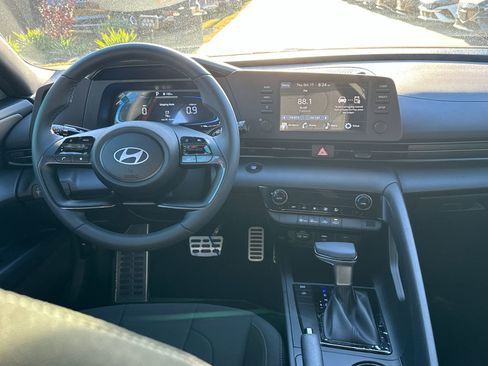Certified 2025 Hyundai Elantra Sport image 23