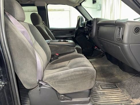 Used 2004 Chevrolet Silverado 2500 LS AWD/4WD image 23