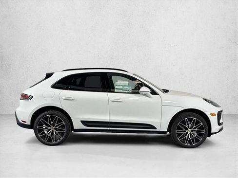Certified 2026 Porsche Macan AWD/4WD image 8