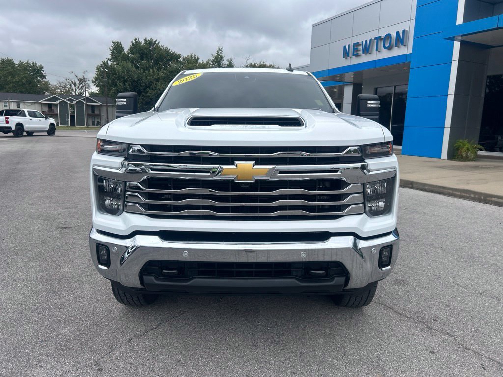 Used 2025 Chevrolet Silverado 2500 LT w/ All Star Edition AWD/4WD image 2