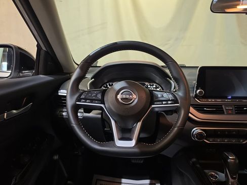 Used 2025 Nissan Altima 2.5 SR AWD/4WD image 11