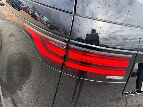 Used 2024 Land Rover Discovery S image 31