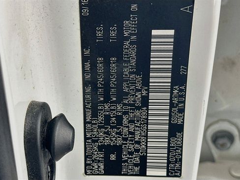 Used 2016 Toyota Highlander XLE FWD image 12