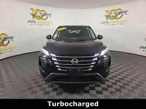 Used 2024 Nissan Rogue S AWD/4WD image 2