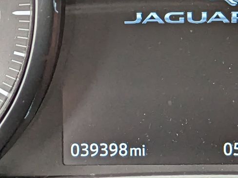 Used 2017 Jaguar XE Premium image 15